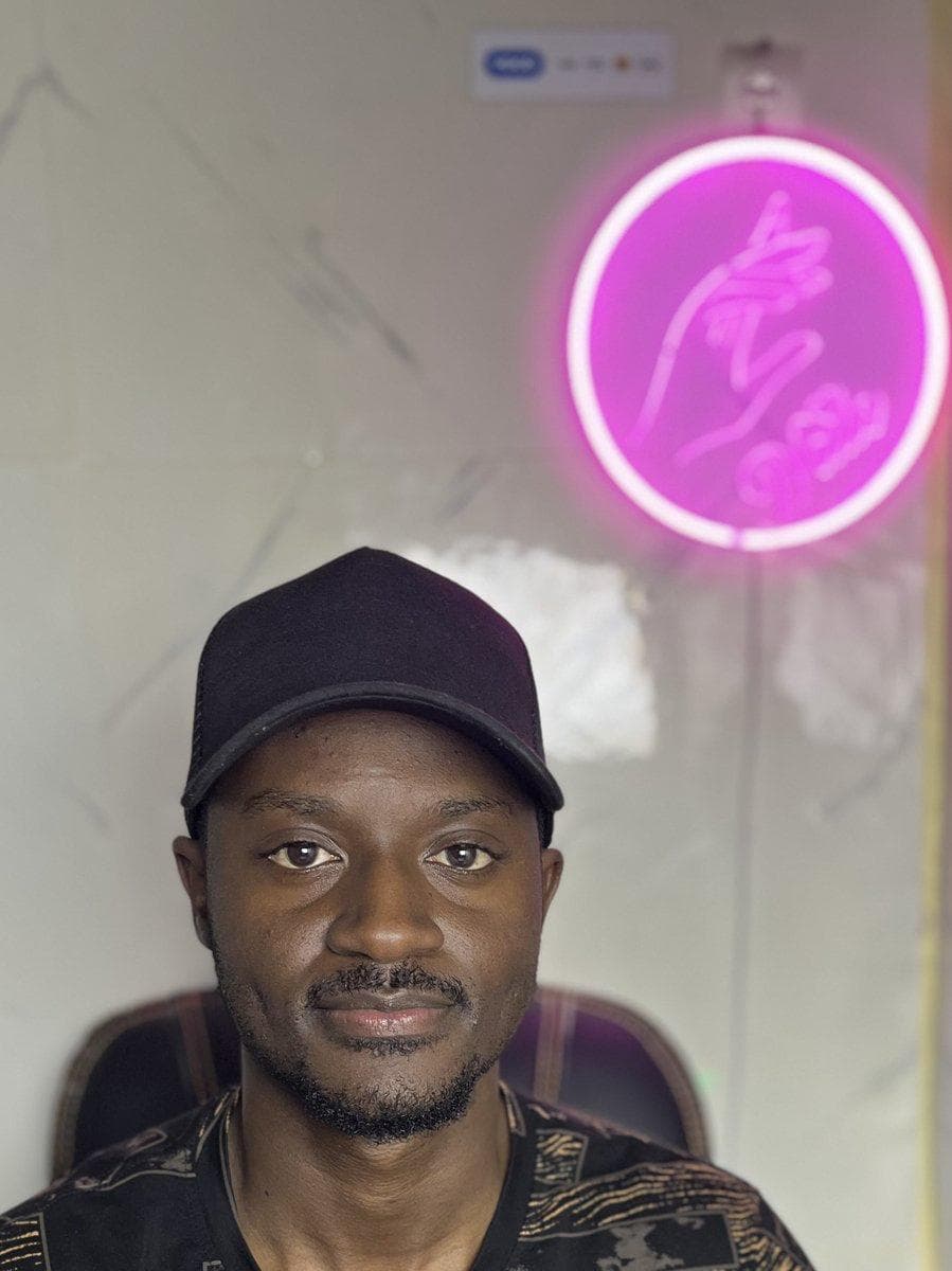 Freddy in the Freddy Nails studio